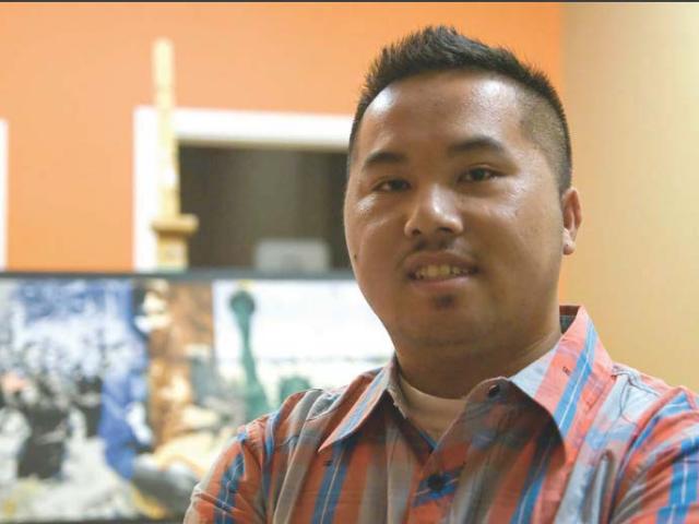 Profile image of Hmong American artist Boonma Yang.