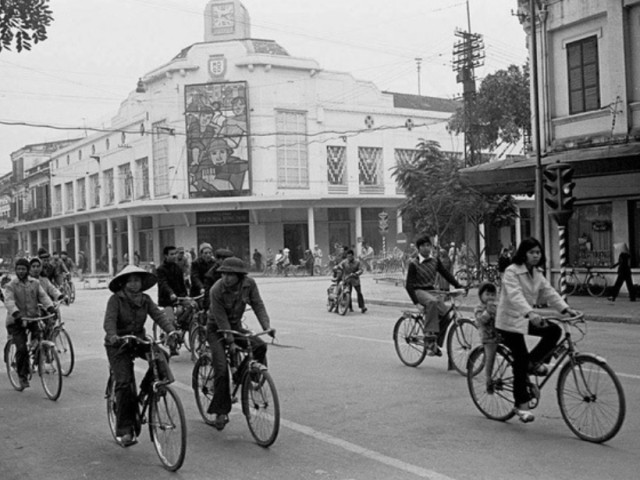 The street of Hang Bai and Hang Khay (trays) in 1979