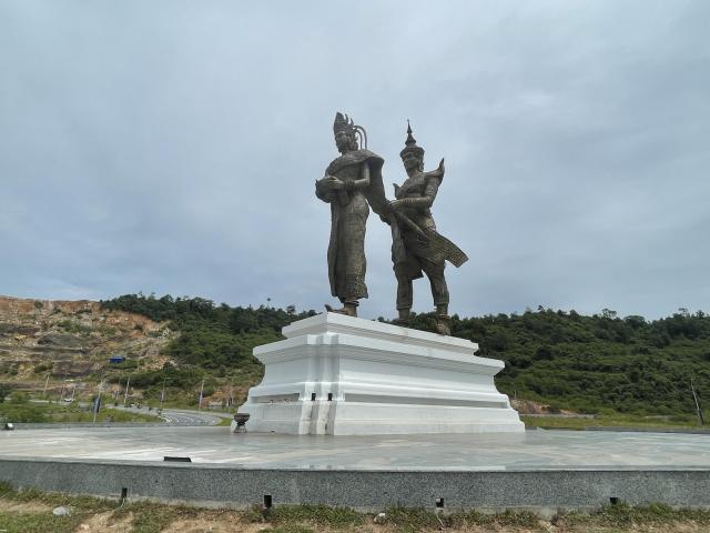 Preah_Thong_Neang statue