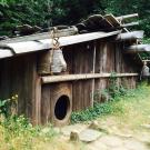  Redwood plank house © Phil Albers